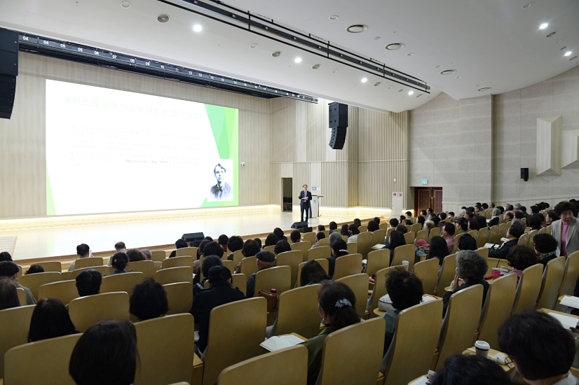 3월 26일 윤일환 선생님 "격동의 삶으로 낭만과 신비와 민족의 시를 빚어내다 - 윌리엄 버틀러 예이츠『호수의 섬 이니스프리』" 강의사진 첨부 이미지