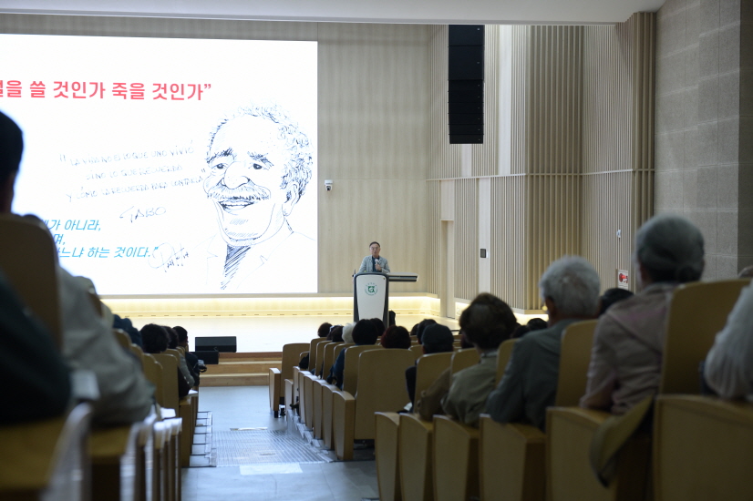 5월 7일 조구호 선생님 "문학으로 부활한 경이로운 현실과 역사 - 가브리엘 가르시아 마르께스『백년의 고독』" 강의사진 첨부 이미지