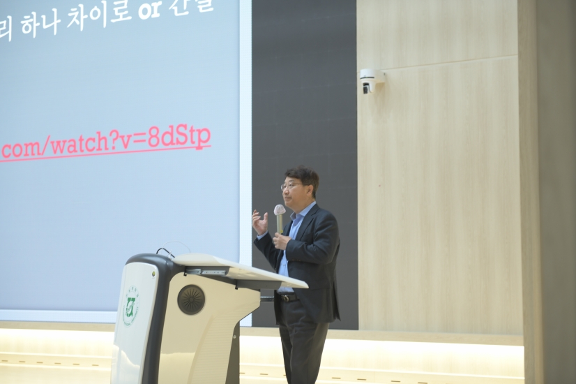 11월 19일 우석균 선생님 "탱고 : 관능성에서 귀족적 오만함으로" 강의사진 첨부 이미지